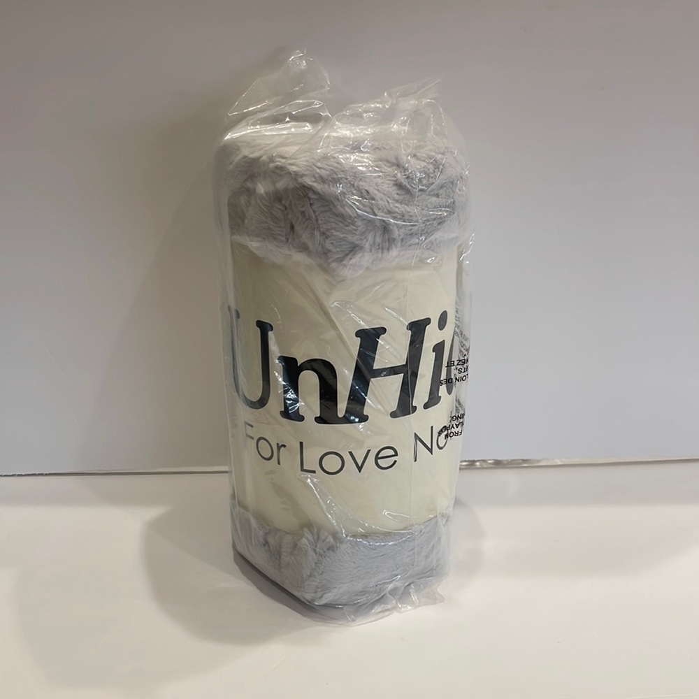 NWT Unhide lil marshmallow silver gray 50 x 60 throw blanket grey soft cozy